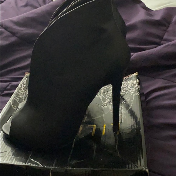 Shoes - Picture 2 of 3